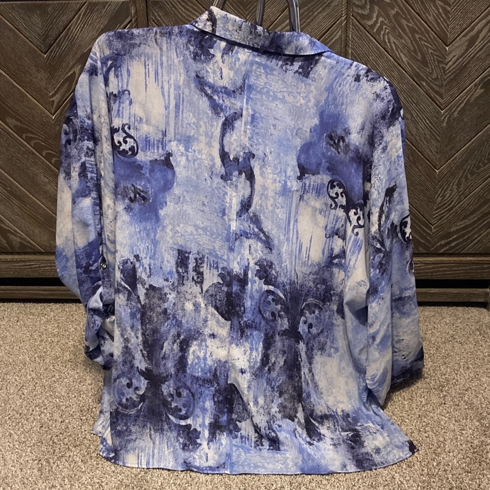 Chico's Blue and White hidden button down Shirt, 3/4 to long sleeve. NWOT - Picture 9 of 10